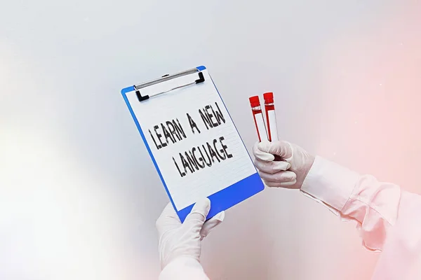 Conceptueel handschrift dat een nieuwe taal laat zien. Zakelijke foto tekst vermogen om te communiceren in de tweede of vreemde taal Laboratorium bloedmonster voor medische diagnostische analyse. — Stockfoto