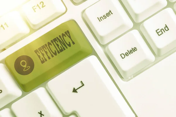 Escribir una nota que muestre eficiencia. Foto de negocios que muestra la capacidad de evitar una pérdida de recursos de energía dinero y tiempo Teclado de PC blanco con papel de nota vacío sobre el espacio de copia de tecla blanca . —  Fotos de Stock