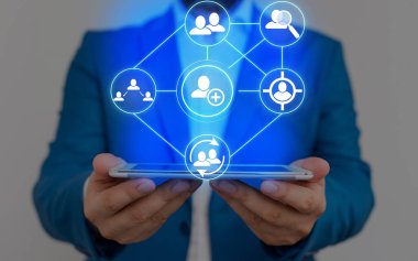 Bilgi işlem elemanları ve düz simgelerle bilgi işlem. En Son Dijital Teknoloji, Sosyal Medya, Ağ Bağlantısı ve İletişim, İş, Mali Konsept.