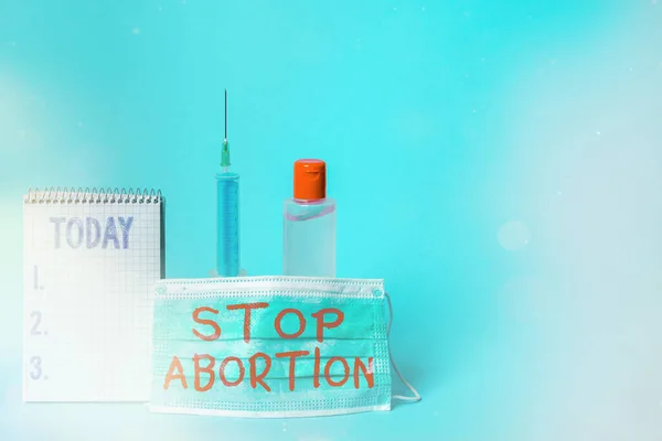 Signo de texto que muestra Stop Abortion. Foto conceptual que aboga contra la práctica del aborto Movimiento provida Conjunto de equipos médicos con bloc de notas para la evaluación de la condición de salud . — Foto de Stock