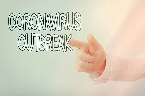 Schrijfbriefje met Coronavirus uitbraak. Bedrijfsfoto presentatie infectieziekte veroorzaakt door nieuw ontdekte COVID19 Model met wijzende hand vinger symboliseert navigatie vooruitgang groei. — Stockfoto
