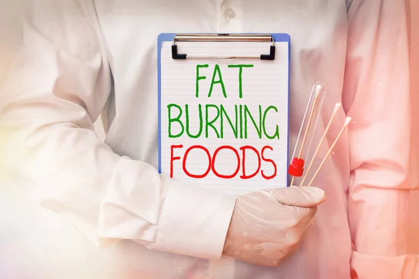 Escrevendo uma nota mostrando Fat Burning Foods. Foto de negócios mostrando produzir perda de gordura, estimulando o metabolismo para reduzir o apetite Laboratório amostra de teste de sangue para análise de diagnóstico médico . — Fotografia de Stock