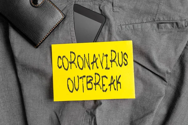 Ordskrivning text Coronavirus utbrott. Affärsidé för infektionssjukdom orsakad av nyupptäckt COVID19 Smartphone-enhet innanför byxfickan med plånbok och anteckningspapper. — Stockfoto