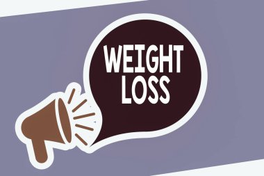 Kilo kaybettiğini gösteren bir mesaj. Kavramsal fotoğraf, Sticker Style 'da Loudness simgesi ve Blank Speech Bubble ile ortalama sıvı megafon kaybından dolayı vücut kütlesinin azaltılmasıdır..