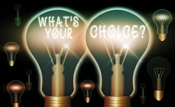 Handstilstext Vad är ditt val fråga. Begreppet mening Alternativ Beslut Föredraget yttrande Företräde Realistiska färgade vintage glödlampor, idé tecken lösning tänkande koncept. — Stockfoto