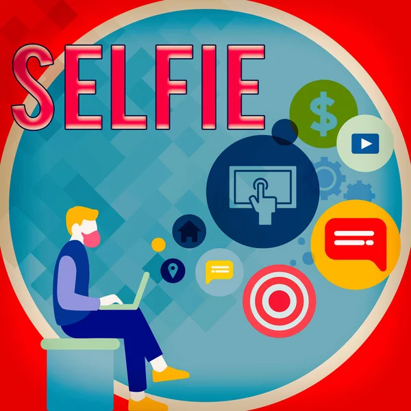 Handschriftliches Textschreiben Selfie. Konzept, das bedeutet, dass man selbst eine Digitalkamera benutzt, um im sozialen Netzwerk zu posten. Man sitzt mit Laptop auf dem Schoß und SEO-Treiber-Icons im leeren Raum.. — Stockfoto