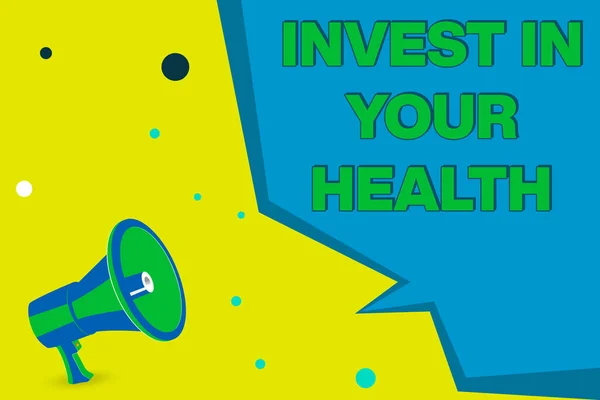 Word γράψιμο κείμενο Επενδύστε στην υγεία σας. Επιχειρηματική έννοια για να θέσει τα χρήματα για τη συντήρηση ή τη βελτίωση της υγείας σας Megaphone Loudspeaker και κενό γεωμετρικό σχήμα Μισό Bubble Ομιλία. — Φωτογραφία Αρχείου