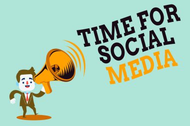 Sosyal Medya İçin El Yazısı Yazı Zamanı. Kavram demek, ağları ve uygulamaları keşfetmek, fikirleri paylaşmak demektir. Takım Elbiseli Adam Kulaklıklı Ayakta Duran Ses simgesi ile bir megafon tutuyor..