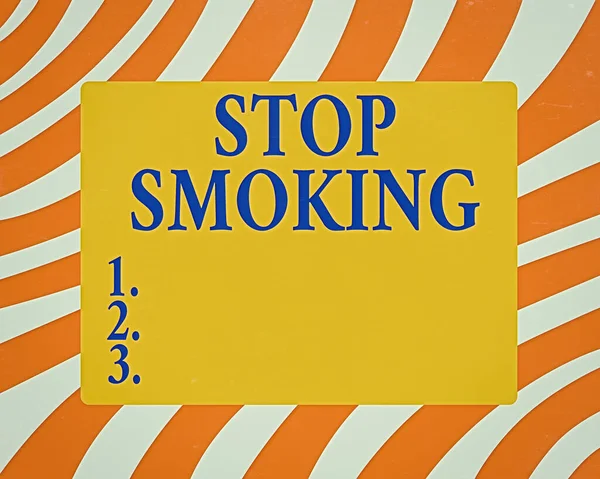 停止喫煙を示すテキスト記号。概念的な写真タバコの喫煙を中止または終了するプロセス曲げコーナーブランクと水平矩形形状4つの側面図. — ストック写真