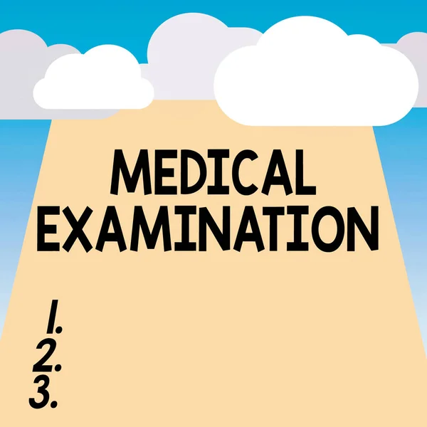 Texte écrit Examen médical. Concept d'entreprise pour l'examen effectué pour déterminer la condition physique Nuages vierges Halftone au-dessus Conseil rectangulaire vertical vide Espace de texte. — Photo