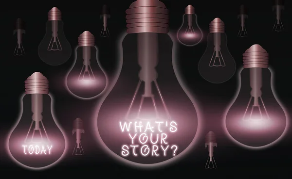 Tekst pisma ręcznego What S Your Story Pytanie. Pojęcie znaczenie Podziel się lub powiedz nam swoje doświadczenia życiowe i sukces Realistyczne kolorowe vintage żarówki, pomysł rozwiązanie rozwiązanie pomysł myślenia. — Zdjęcie stockowe