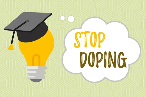 Piszę notatkę z "Stop Doping". Biznes zdjęcia showcasing rzucić korzystanie z zakazanych sportowców zwiększające wydajność leki3D Graduation Cap spoczywa na żarówce z bańki myśli chmury. — Zdjęcie stockowe