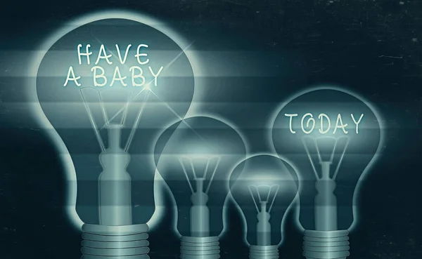 Konceptualne pismo "Have A Baby". Biznes zdjęcie tekst rodzice spodziewają się lub będą mieć noworodka Realistyczne kolorowe vintage żarówki, rozwiązanie znak pomysł. — Zdjęcie stockowe