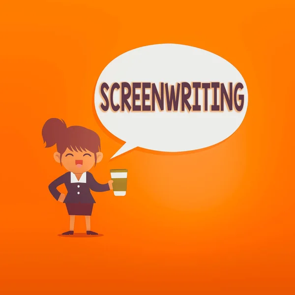 Написання тексту Screenwriting. Концепція означає мистецтво та мистецтво написання сценаріїв для медіа-комунікації Жіночий аналіз Ху Вдягаючи уніформу Холдинг кави, щоб піти на Кубок та мову бульбашки. — стокове фото