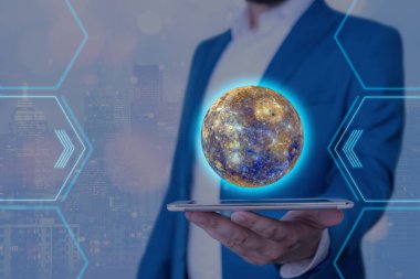 Global Teknoloji İnternet İş Ağı, Dünya 'daki Telekomünikasyon Kripto Para Birimi, Engelleme Zinciri ve Bir sürü şey. Gezegenin panoramik görüntüsü. Bu görüntünün elementleri NASA tarafından desteklenmektedir.
