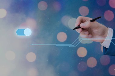 Sanal ekrandaki en son dijital teknoloji koruma veri asma kilidi güvenliğinin grafikleri. Güvenliğe Kilitli İş Adamı.