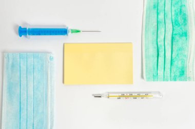 Profesyonel Sağlık Kontrolü için Not Defteri olan Önleyici Tıbbi Ekipman. Sağlık Koruma ve Etkili Dokunulmazlık Konsepti