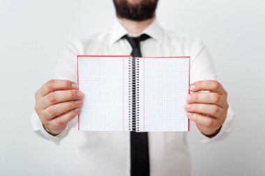 Model Giyinen İşletme Giyimi Değişik Açı Atışlar Tutucu Boş Not Defteri Kağıt Aksesuarları ve Modern Gadget