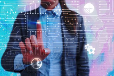 Web bağlantısıyla bilgisayarlara uzaktan erişim ve kontrol sağlandı. Sistem Yöneticisi Sorunları Düzeltmeye, Yazılım Kurulumuna, Veri Yapılandırma Aletleri Ayarlarına Yardım Eder.