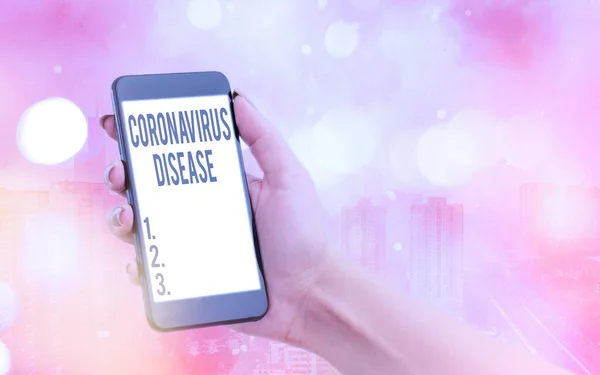 Handschriftlicher Text Coronavirus-Krankheit. Konzept Bedeutung definiert als Krankheit durch ein neuartiges Virus SARSCoV2 Moderne Geräte mit weißem Bildschirm unter buntem Bokeh-Hintergrund. — Stockfoto