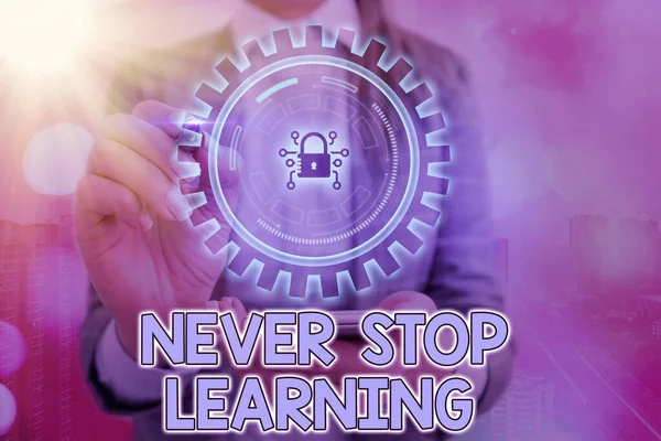 Γραπτό σημείωμα που δείχνει Never Stop Learning. Επιχειρηματική φωτογραφία που παρουσιάζει συνεχή εκπαίδευση και τεχνικές για να είναι ανταγωνιστική Graphics λουκέτο για web σύστημα εφαρμογών ασφάλειας πληροφοριών. — Φωτογραφία Αρχείου