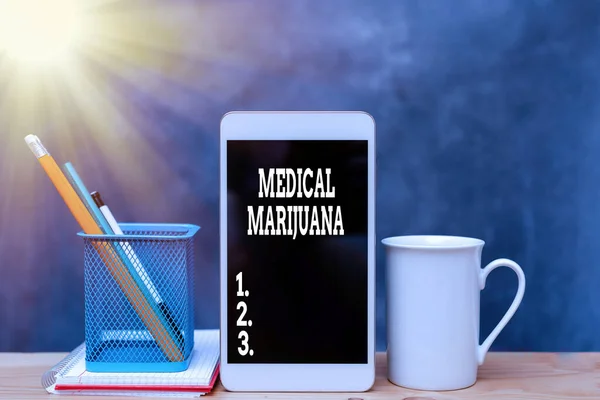 Konceptuell handstil som visar Medicinsk Marijuana. Företagsfoto visa upp endast på recept och används för att behandla sjukdom Papperstillbehör med smartphone på olika bakgrund. — Stockfoto