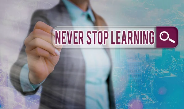 Konceptuell handskrift som visar Never Stop Learning. Företagsfoto visar upp kontinuerlig utbildning och tekniker för att vara konkurrenskraftig Webbsökning digital futuristisk teknik nätverksanslutning. — Stockfoto
