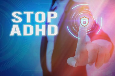 Stop Adhd 'i gösteren kavramsal el yazısı. İş fotoğrafı gösterimi, bir çocuğun beyin ve davranışlarını etkileyen bir rahatsızlığı tedavi eder. Ağ veri güvenliği uygulama sistemi için asma kilit.