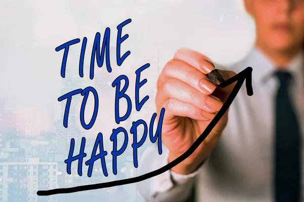 행복 한 시간을 표시하는 필기 노트. 사업 사진에는 의미있는 근로자들의 성장 개념을 나타내는 목적을 가진 행복 한 직장 디지털 화살촉 곡선을 보여 주는 사업 사진. — 스톡 사진