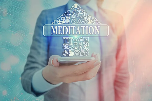 Textschild mit Meditation. Konzeptfoto erreicht einen geistig klaren und emotional ruhigen und stabilen Zustand Information digitale Technologie Netzwerkverbindung infografische Elemente Symbol. — Stockfoto