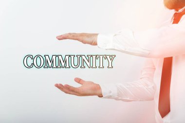 Kelime yazma topluluğu. Birlikte yaşayan ortak özelliklere sahip bir grup göstermek için iş konsepti. El ile işaret edilen model seyrüsefer ilerlemesini sembolize ediyor..