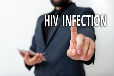 HİV enfeksiyonunu gösteren bir mesaj. HIV Modeli enfeksiyonundan kaynaklanan bağışıklık sisteminin bir hastalığı olan konsept fotoğraf, el ile yön bulma sürecinin büyümesini sembolize ediyor..