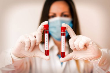 Ölüm Yolu 'nu gösteren bir mesaj. Tıbbi teşhis analizi sonucu belli bir olay sonucu ortaya çıkan kan tahlilinin sonucu olan kavramsal fotoğraf..