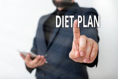 Diyet Planı 'nı gösteren metin işareti. Belirli bir ağırlık modeli elde etmek için konsept fotoğraf miktarı planlanmaktadır. Bu model el ile yön bulma ilerlemesini sembolize eder..