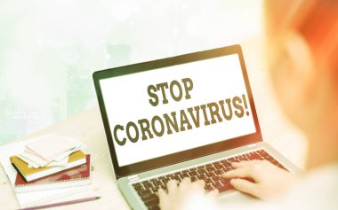 Coronavirus 'u Durdurun' u gösteren bir not yazıyorum. COVID19 vakalarını azaltmak için yürütülen 