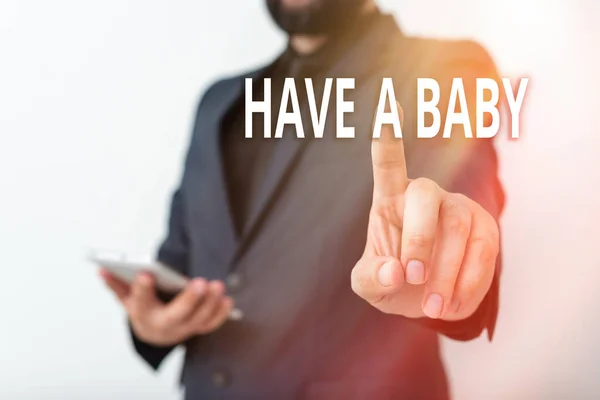 Textskylt med titeln "Ha barn". Konceptuella foto föräldrar förväntar sig eller kommer att få ett nyfött barn Modell med pekfingret symboliserar navigering framsteg tillväxt. — Stockfoto