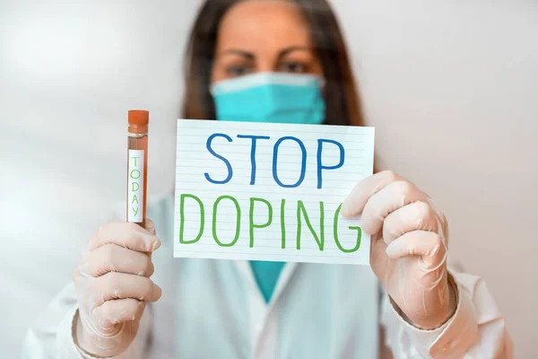 Nota di scrittura che mostra Stop Doping. La vetrina fotografica aziendale ha smesso di utilizzare farmaci vietati per migliorare le prestazioni atletiche Campione di esami del sangue di laboratorio per analisi diagnostiche mediche. — Foto Stock