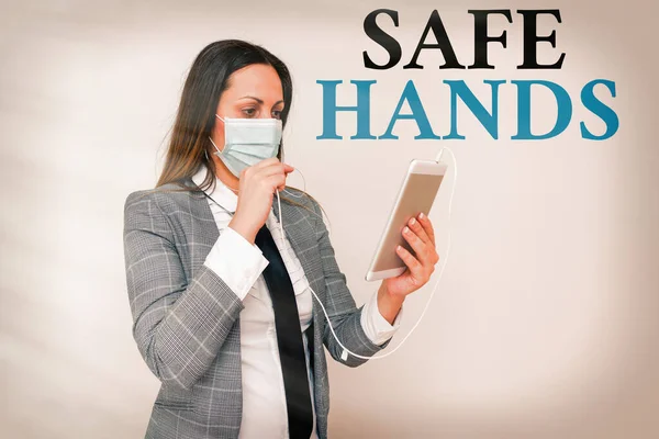 Handschrift tekst schrijven Safe Hands. Concept: zorgen voor de steriliteit en reinheid van de handen voor decontaminatie Bevordering van het gezondheidsbewustzijn met een reeks medische voorzorgsmaatregelen. — Stockfoto