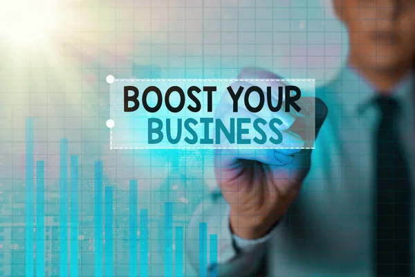 Tekstbord met Boost Your Business. Conceptuele foto Geschikt voor web Landing pagina, webpagina ontwerp om de winst te verhogen Pijl symbool gaat omhoog wijst op punten die aanzienlijke prestatie. — Stockfoto