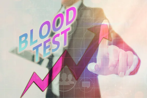 Píšu vzkaz s krevním testem. Podniková fotografie předvádění Extrahovaný vzorek krve z organismu k provedení laboratorní analýzy Symbol šipky nahoru ukazuje významný úspěch. — Stock fotografie