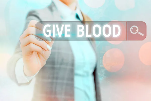 Schrijfbriefje met Give Blood. Bedrijfsfoto toont een individu vrijwillig heeft bloed afgenomen en gebruikt voor transfusies Web zoeken digitale informatie futuristische technologie netwerk verbinding. — Stockfoto