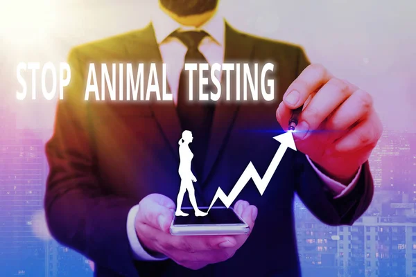 Píšu zprávu ukazující Zastavit testování na zvířatech. Předvádění obchodních fotografií ukončilo pokusy na zvířatech nebo výzkum Symbol šipky stoupající vzhůru, což ukazuje na významné úspěchy. — Stock fotografie
