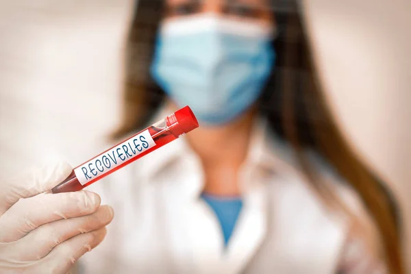 Escritura a mano conceptual que muestra Recuerdos. Proceso del texto fotográfico del negocio de recuperar la posesión o el control de algo perdido Muestra del análisis de sangre del laboratorio para el análisis médico del diagnóstico. —  Fotos de Stock