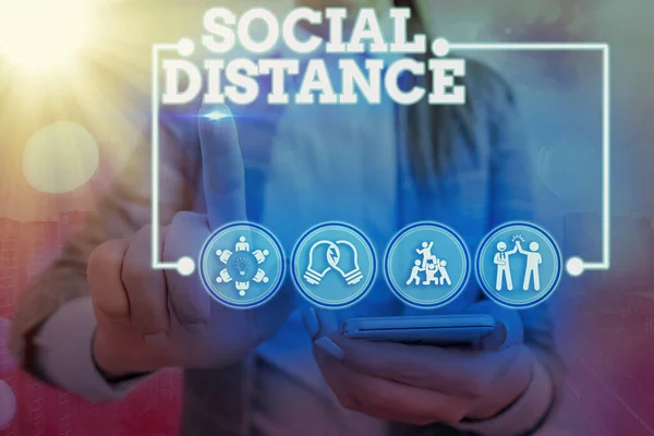 Sosyal mesafeyi gösteren kavramsal el yazısı. Bireylerin genel etkileşiminin kabul gördüğü iş metni derecesi Dijital teknoloji ağı bilgi elemanları. — Stok fotoğraf