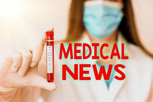 Escritura a mano redacción de texto Medical News. Concepto que significa informe o información notable sobre un avance médico Muestra de análisis de sangre de laboratorio mostrada para el resultado del análisis de diagnóstico médico . — Foto de Stock