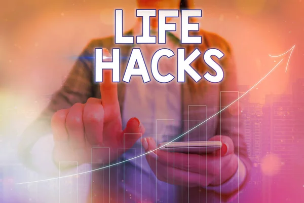 Escritura manual conceptual que muestra Life Hacks. Estrategia o técnica de exhibición de fotos de negocios adoptada para administrar las actividades de manera eficiente Símbolo de flecha que va hacia arriba mostrando un logro significativo . —  Fotos de Stock