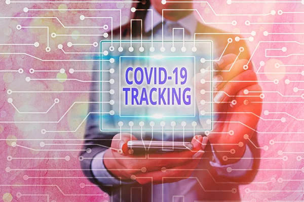 Az üzenet Covid 19 nyomkövetőt mutat. Fogalmi fotó Megkülönböztető folyamat a lehetséges fertőzött egyének Rendszer rendszergazda ellenőrzés, fogaskerék konfigurációs eszközök koncepció. — Stock Fotó