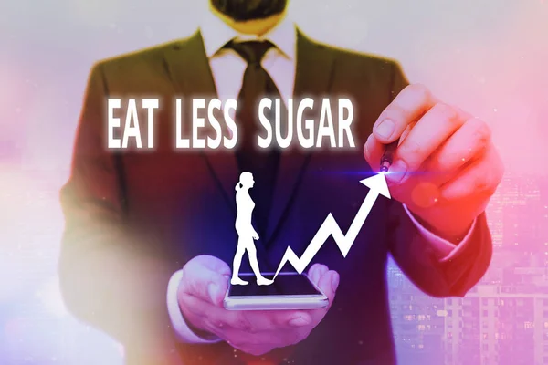 Schreibnotiz, die weniger Zucker zeigt. Geschäftsfoto, das die Reduzierung der Zuckeraufnahme und eine gesunde Ernährung mit reichhaltigen Lebensmitteln zeigt Pfeil-Symbol zeigt nach oben. — Stockfoto