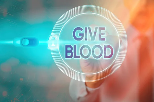 Schrijfbriefje met Give Blood. Bedrijfsfoto presentatie van een individu vrijwillig heeft bloed afgenomen en gebruikt voor transfusies Grafisch hangslot voor web data informatie beveiliging applicatie systeem. — Stockfoto