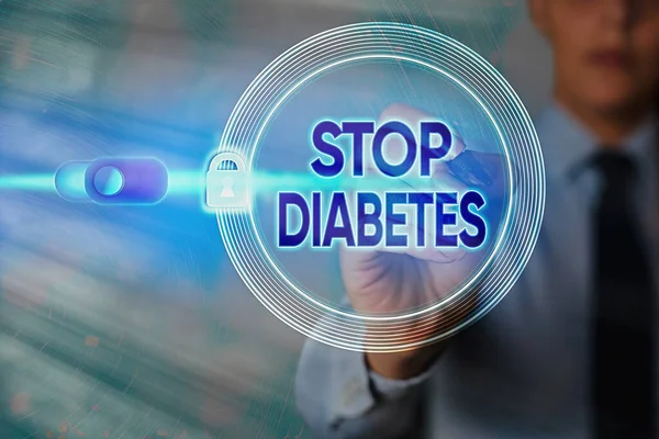 Piszę notatkę z "Stop cukrzycy". Prezentacja zdjęć biznesowych zapobiega chorobom podwyższonego poziomu glukozy we krwi Kłódka graficzna do systemu bezpieczeństwa informacji internetowej. — Zdjęcie stockowe